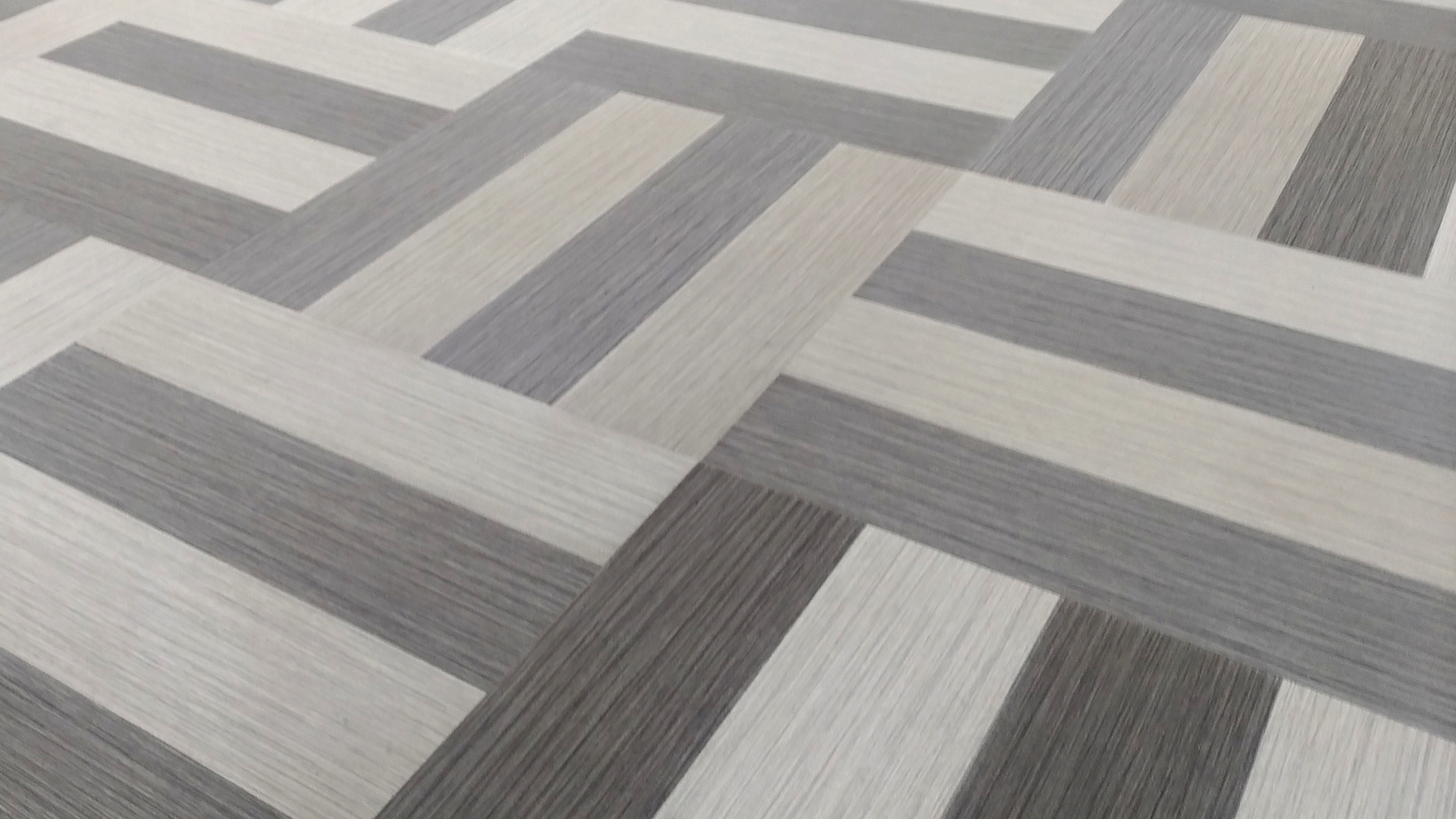 寒色系のタイルカーペットの効果