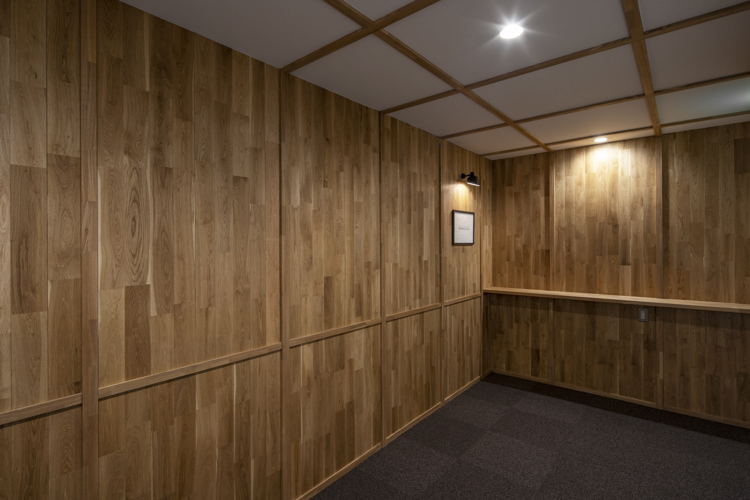 インダストリアルデザインを取り入れた創造的ワークスペースへの改修事例