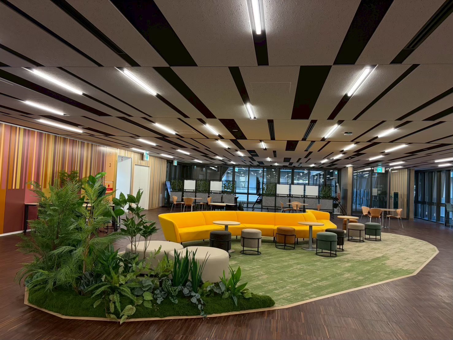 タイルカーペットを貼り替えるのにかかる費用について説明