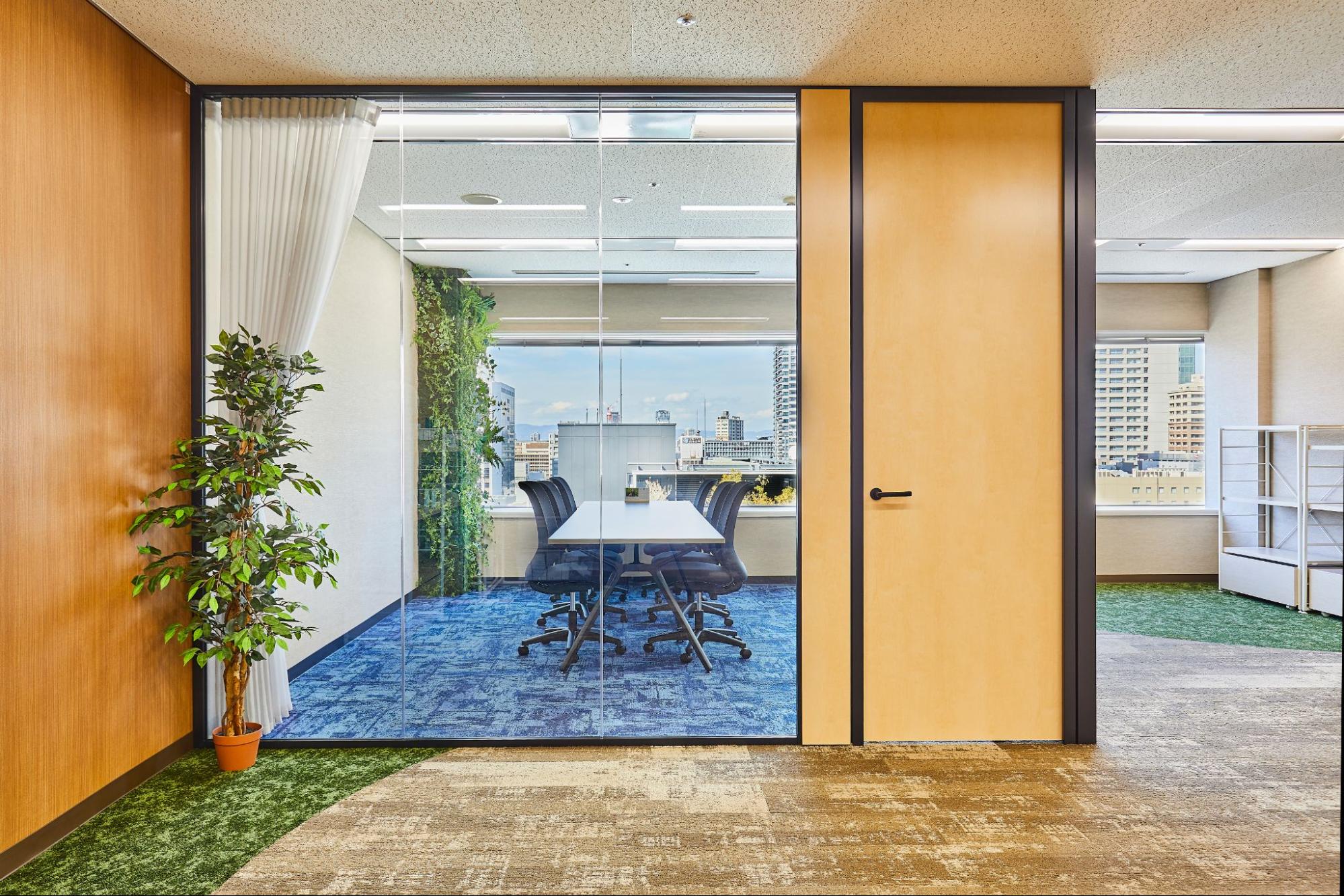 事務所のタイルカーペット施工事例｜おしゃれな事務所を叶えるデザイン